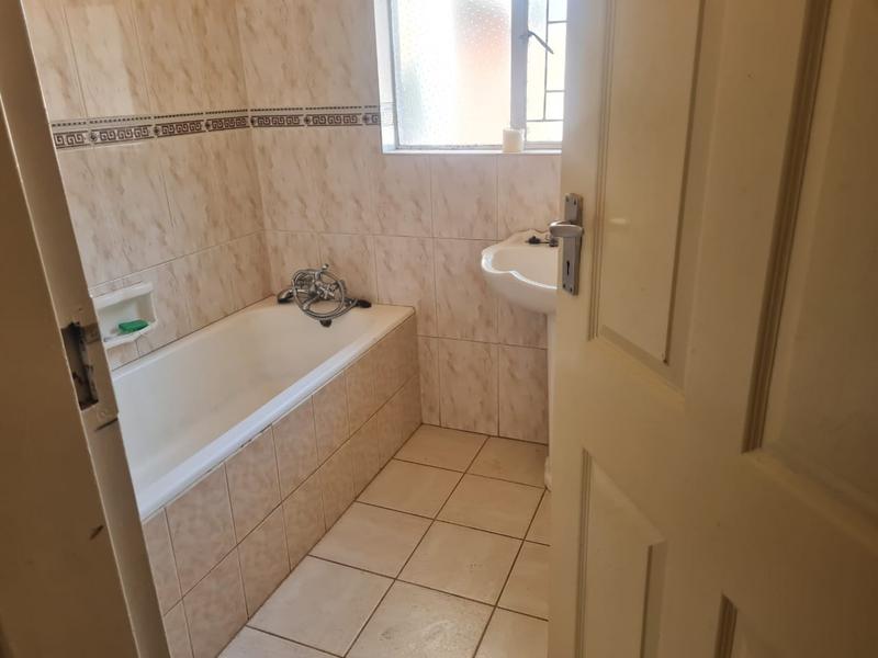 5 Bedroom Property for Sale in Uitsig Free State